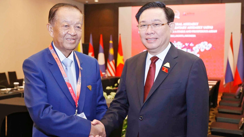 El presidente de la Asamblea Nacional Vietnam, Vuong Dinh Hue, y su par tailandés, Wan Muhamad Noor Matha. (Fotografía: VOV)