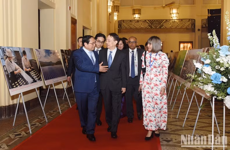 Thủ tướng Phạm Minh Chính và Chủ tịch ADB Masatsugu Asakawa.