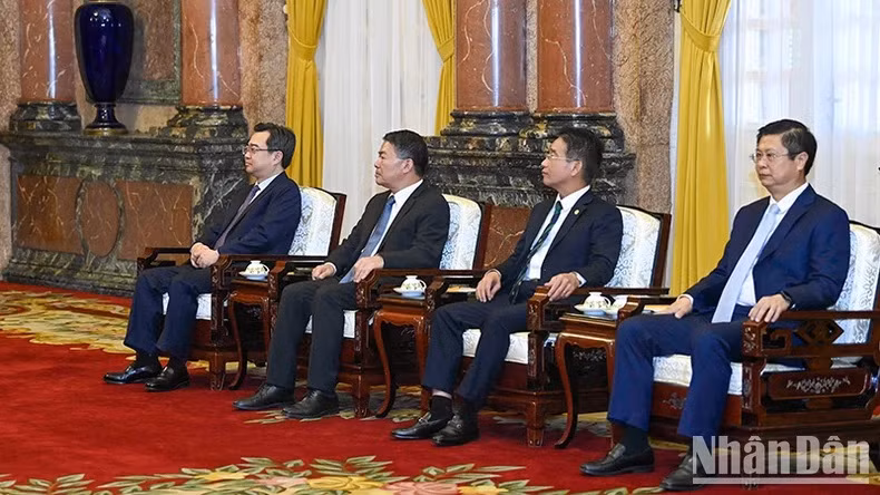 La delegación vietnamita en el evento.