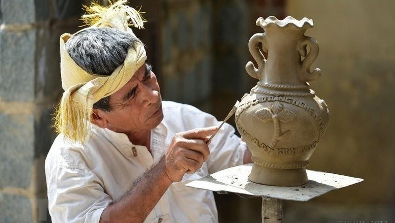 Un artesano alfarero.