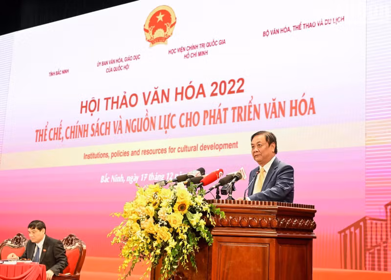 El ministro de Agricultura y Desarrollo Rural Le Minh Hoan diserta sobre la promoción del valor cultural en la construcción de nueva ruralidad.
