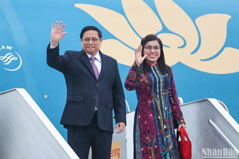 Premier llega a Budapest iniciando su visita oficial a Hungría. (Fotografía: Nhan Dan)