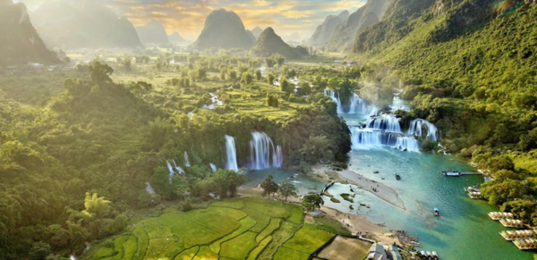 La catarata de Ban Gioc en la comuna de Dam Thuy, distrito de Trung Khanh, provincia vietnamita de Cao Bang. (Fotografía: VNA)