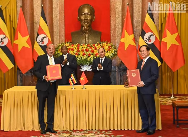 Cancilleres de ambos partes firman el Memorándum de Entendimiento entre los dos Ministerios de Relaciones Exteriores.