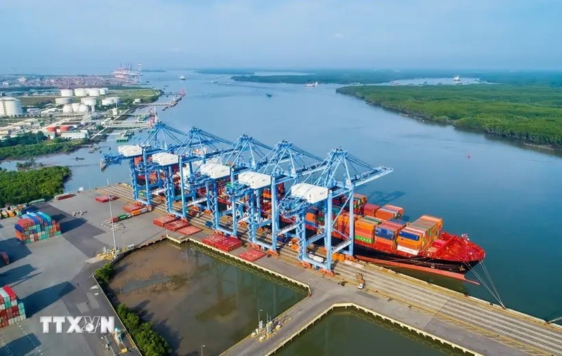 El puerto de aguas profundas de Cai Mep-Thi Vai en la ciudad de Phu My, provincia de Ba Ria-Vung Tau, contribuye a atraer IED a la región del Sudeste. (Fotografía: VNA)