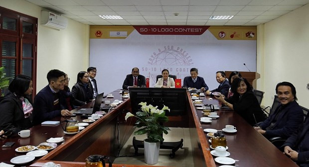 Anuncian ganador del concurso de diseño de logotipo sobre lazos diplomáticos Vietnam - Singapur. (Fotografía: hanoimoi.com,vn)