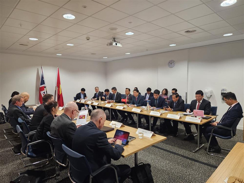 El panorama del encuentro entre el viceministro de Seguridad Pública de Vietnam, Le Quoc Hung y el viceministro del Interior anfitrión Robert Jenrick. (Fotografía: VNA)