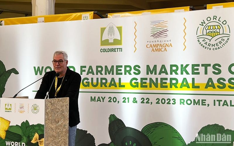 El presidente interino de la WorldFMC, Richard McCathy, habla en la inauguración.