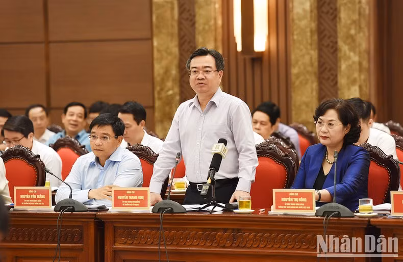 El ministro de Construcción Nguyen Thanh Nghi en la reunión.