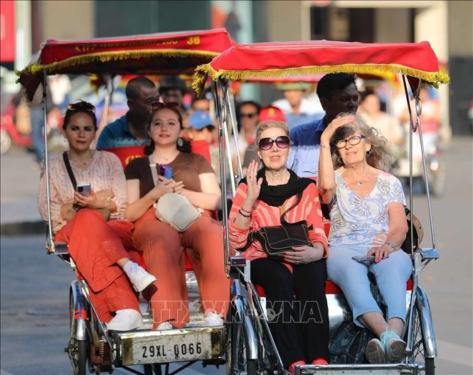 Turistas extranjeros en Hanói. (Fotografía: VNA)