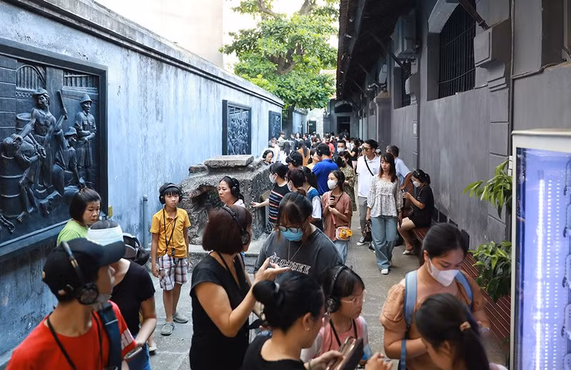 La prisión de Hoa Lo es uno de los destinos favoritos el primer día de 2024.