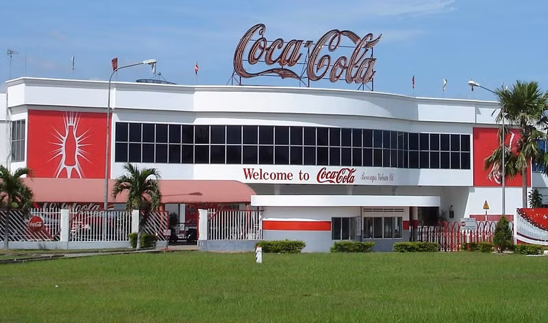 Coca Cola tiene tres fábricas en Vietnam. (Fotografía: baodautu.vn)