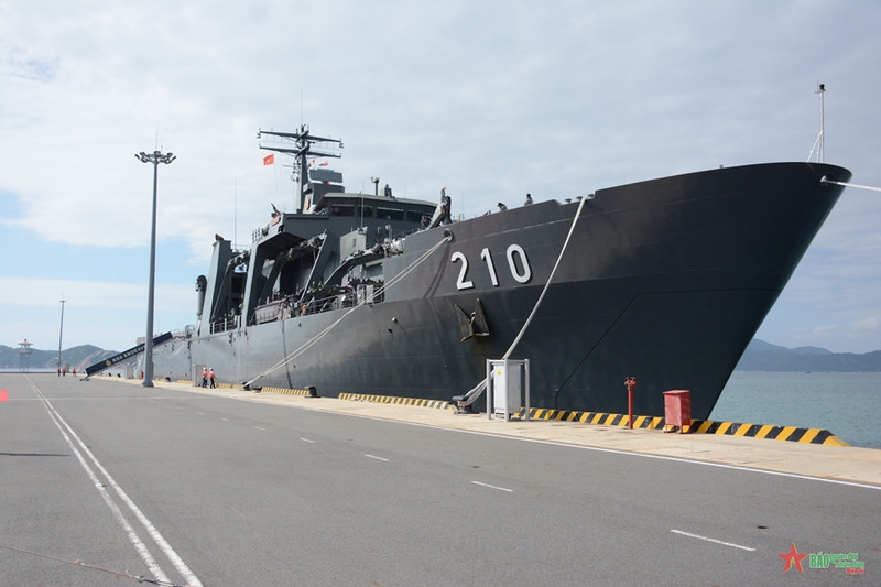 El buque de desembarco RSS ENDEAVOUR. (Fotografía: qdnd.vn)