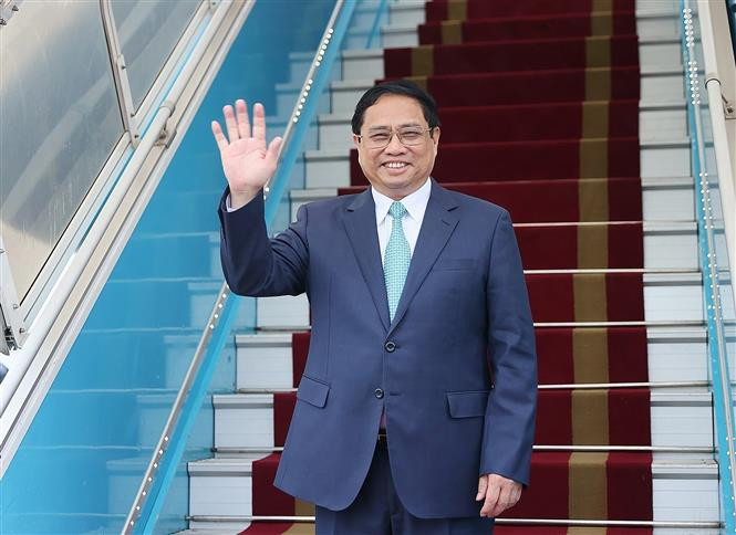 El primer ministro Pham Minh Chinh parte de Hanói rumbo a Yakarta. (Fotografía: VNA)