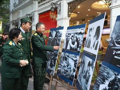 Celebran en Hanói exposición sobre triunfo “Dien Bien Phu en el aire”. (Fotografía: VNA)