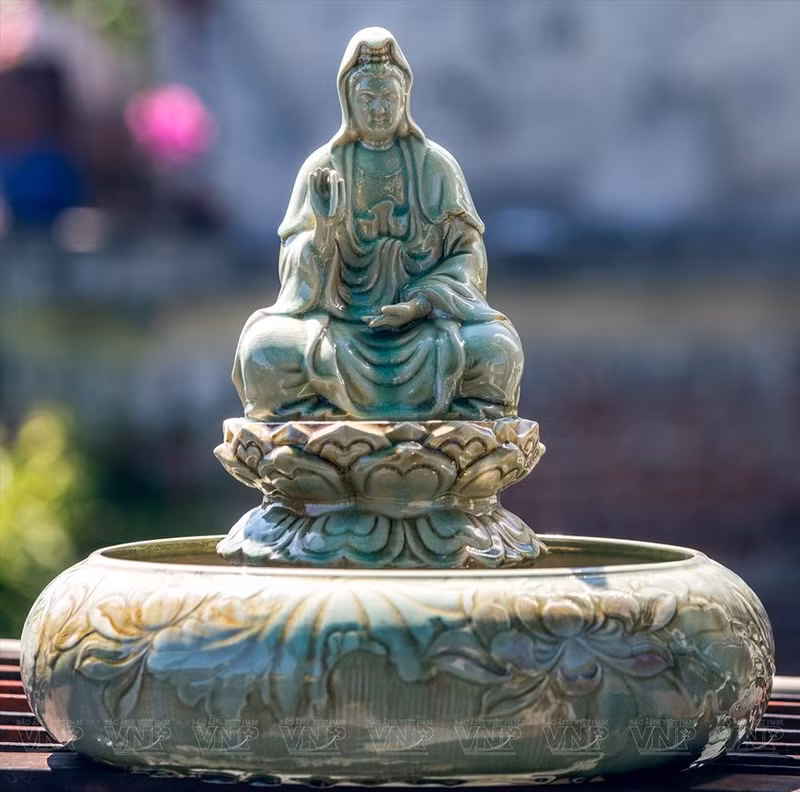 Producto terminado de Buda sentado en un loto.