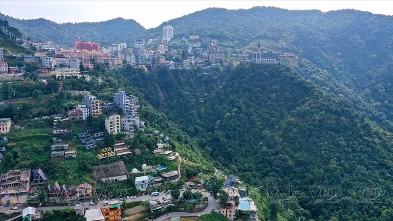 Una vista panorámica del pueblo Tam Dao desde arriba.