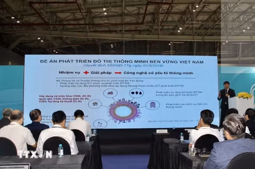 En el seminario sobre el desarrollo de ciudades inteligentes sostenibles en Vietnam. (Fotografía: VNA)