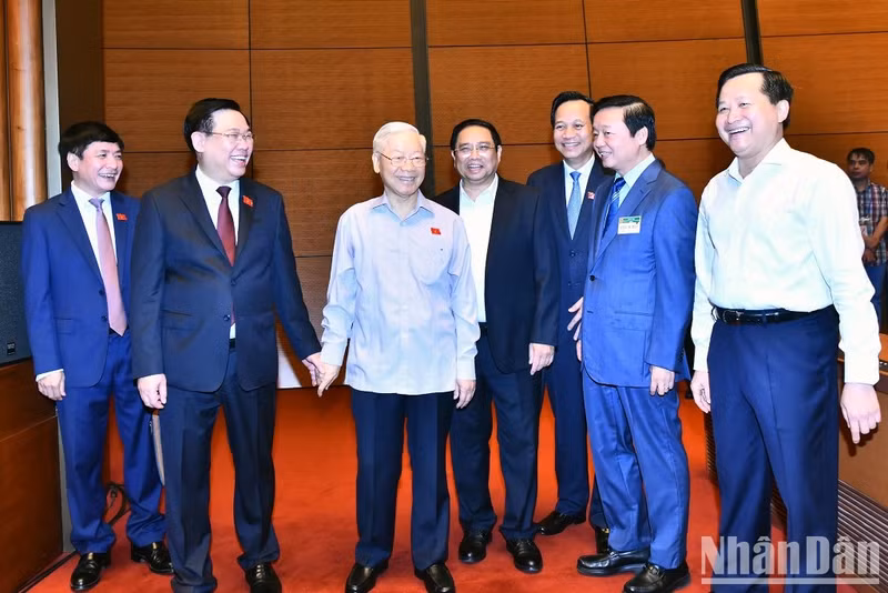 [Foto] Comenzan sesiones de interpelaciones de la Asamblea Nacional de Vietnam ảnh 2