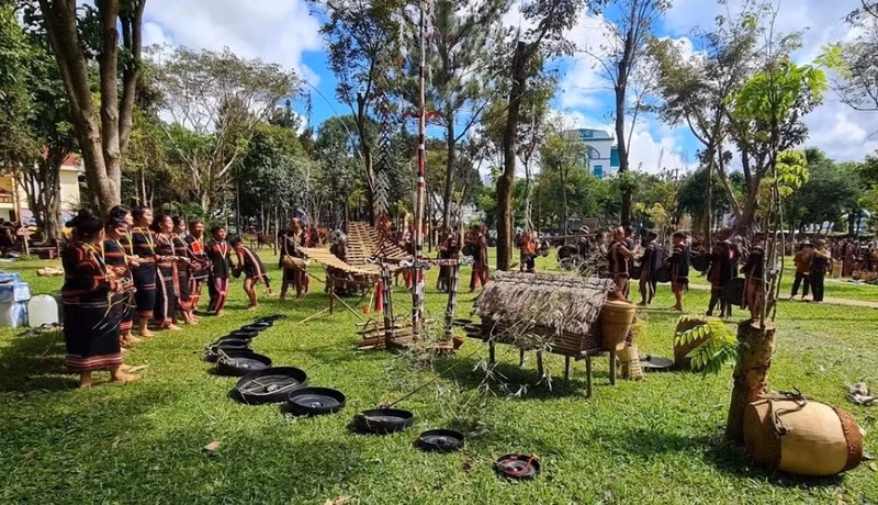 Interpretación del gong de la Altiplanicie Occidental. (Fotografía: VNA)