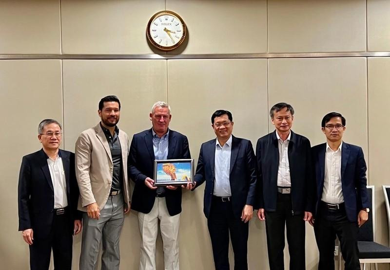 La delegación de Da Nang en la sesión de trabajo con Asia Tour. (Fotografía: Quang Cuong)