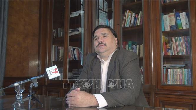 El profesor Ezequiel Ramoneda. (Fotografía: VNA)