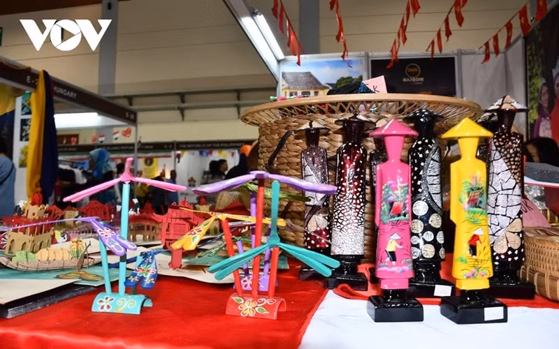 Productos presentados en el puesto de Vietnam.