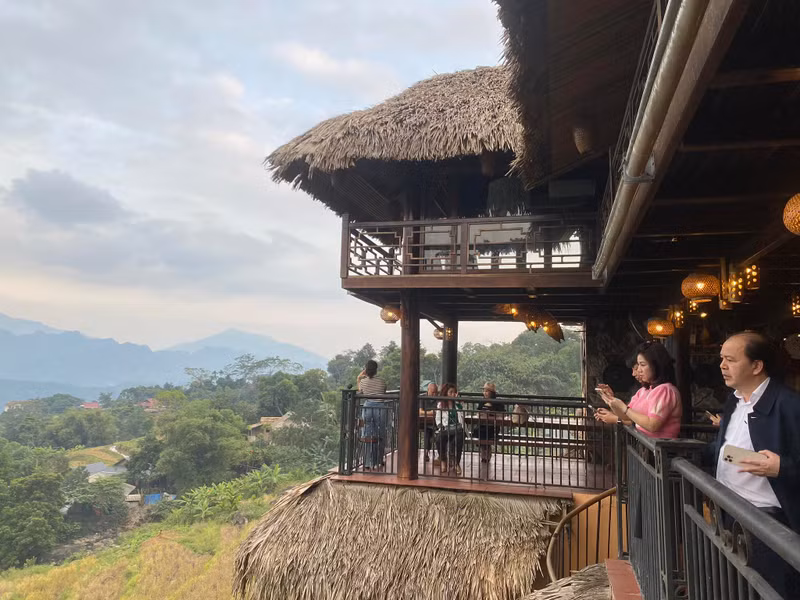 “Caza” de nubes en Pu Luong. “Caza” de nubes en Pu Luong.