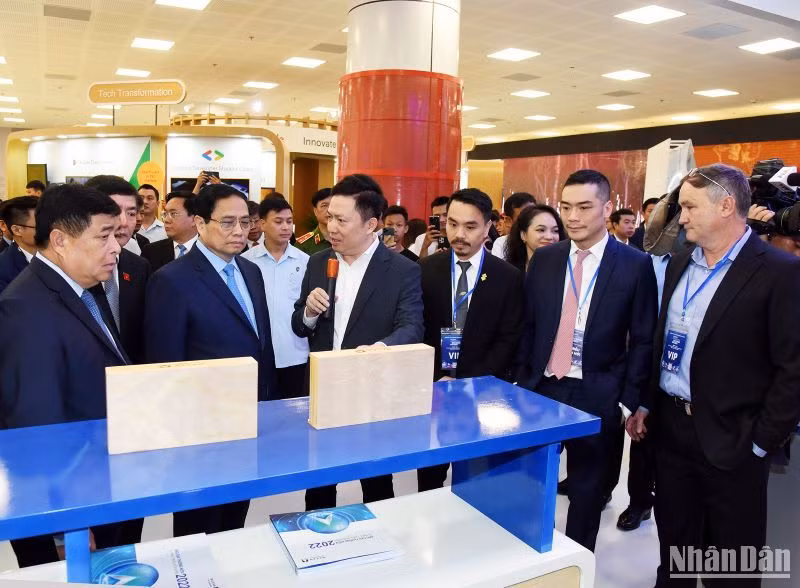 En los puestos de presentación de los productos innovadores.