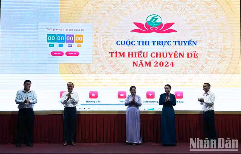 Acto de lanzamiento.