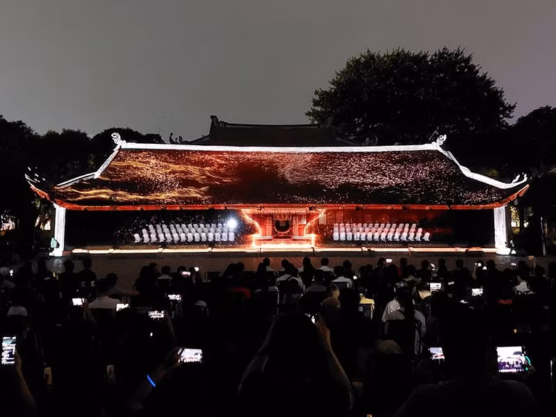 Presentación del espectáculo de mapeo en 3D en el patio Thai Hoc del Templo de la Literatura.
