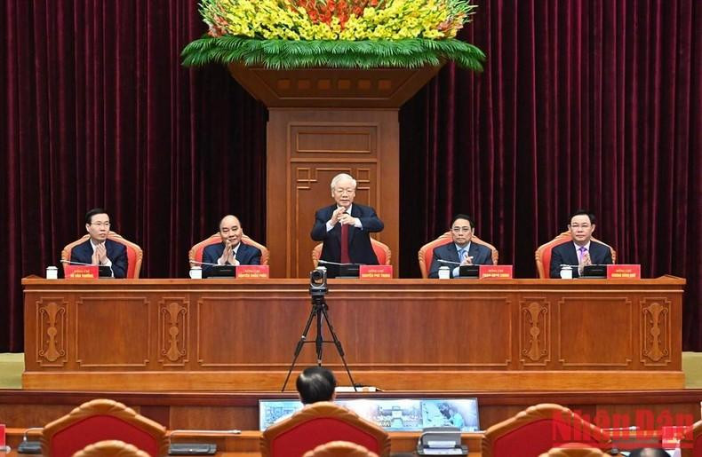 El secretario general del Partido Nguyen Phu Trong, el presidente del país Nguyen Xuan Phuc, el primer ministro Pham Minh Chinh, el titular de Asamblea Nacional Vuong Dinh Hue y el miembro permanente del Secretariado del Comité Central del Partido Vo Van Thuong copresiden la conferencia.