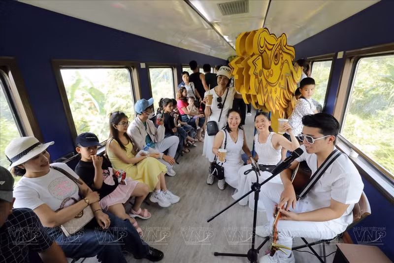 Trenes para conocer el patrimonio de la región central. (Fotografía: VNA)