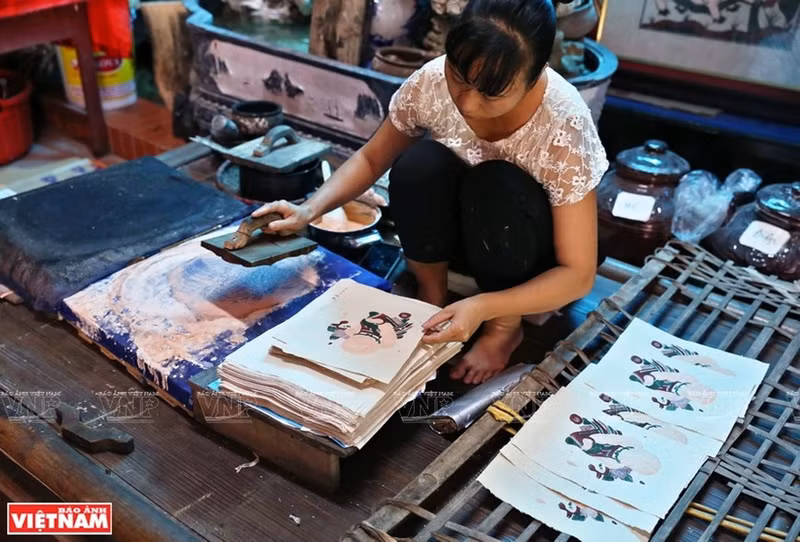 Hay pinturas de Dong Ho que utilizan diferentes grabados para imprimir cada detalle específico.