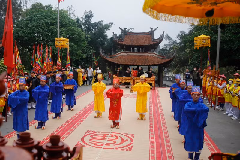 Rinden homenaje a legendarios ancestros de la nación Lac Long Quan y Au Co.