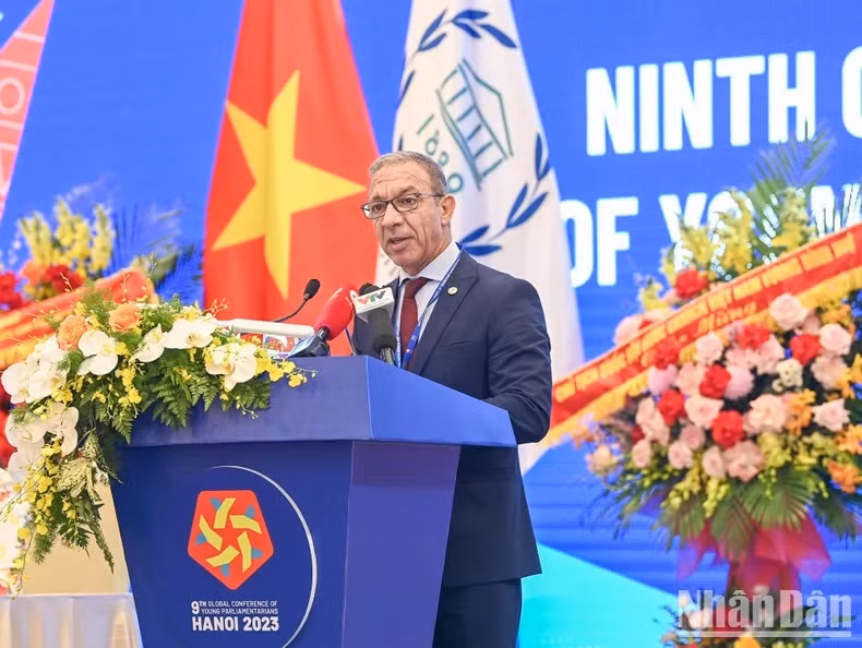 El presidente de la Unión Interparlamentaria, Duarte Pacheco, interviene en el evento.