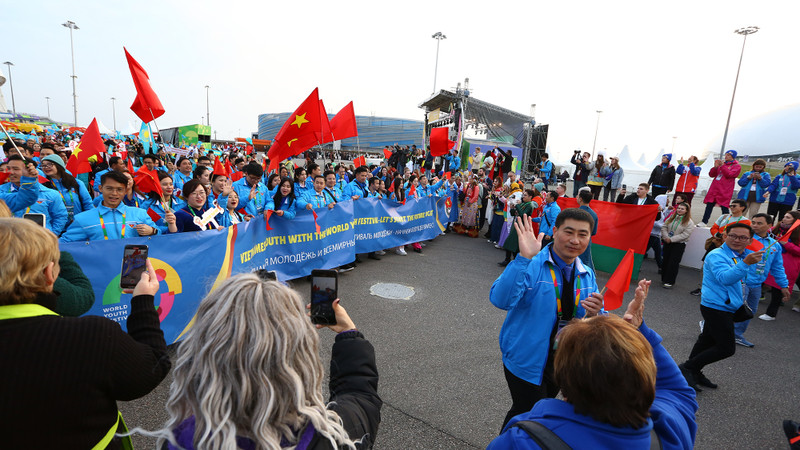 La delegación vietnamita en la marcha.