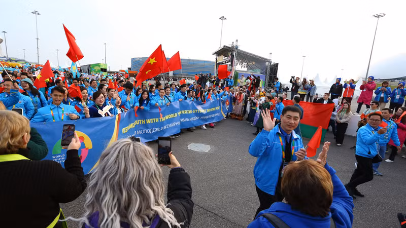 La delegación vietnamita en la marcha.