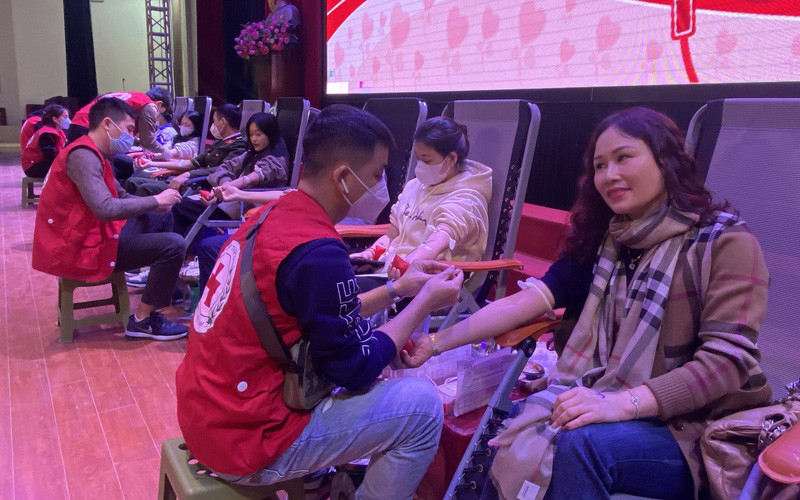 Participantes de la campaña de donación de sangre. (Fotografía: VNA)