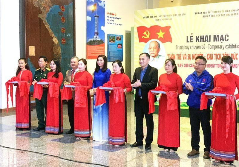 Escena de la inauguración.