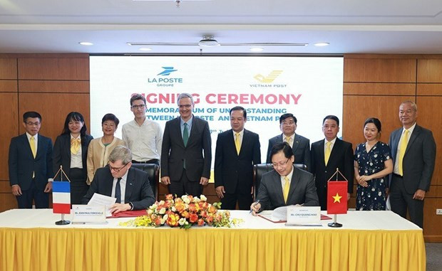 En la ceremonia de firma. (Fotografía: ictvietnam.vn)