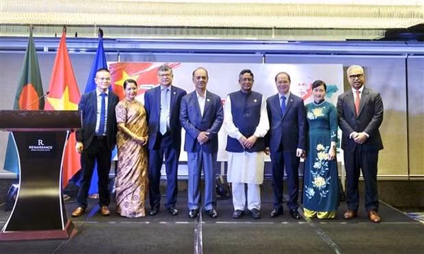 Funcionarios de Vietnam y Bangladesh en el evento. (Fotografía: VNA)