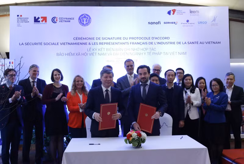 En la firma. (Foto: baochinhphu.vn)