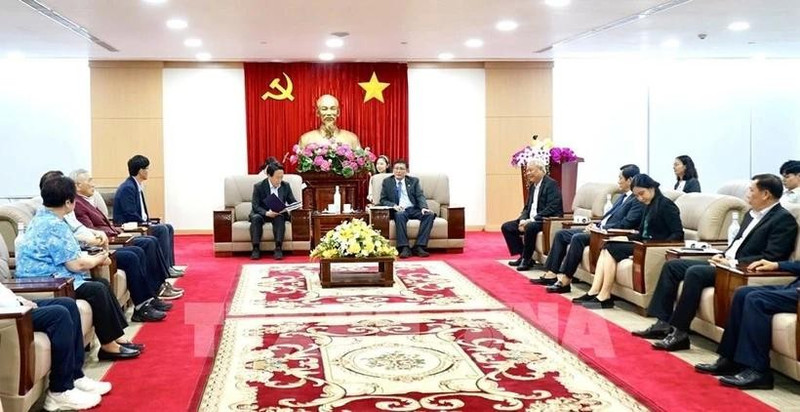 Dirigentes de la provincia de Binh Duong trabaja con una delegación del distrito de Seo Daemun, Seúl, Corea del Sur. (Fotografía: VNA)