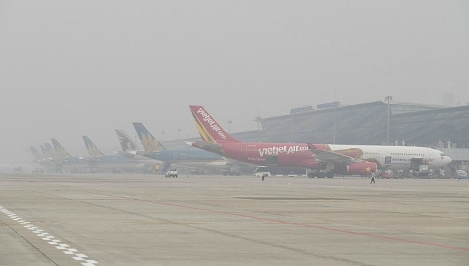 Espesa niebla en el aeropuerto de Noi Bai de Hanói. (Fotografía: VNA)
