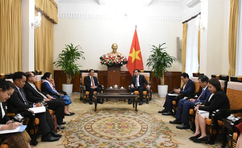 Durante la reunión. (Fotografía: qdnd.vn)