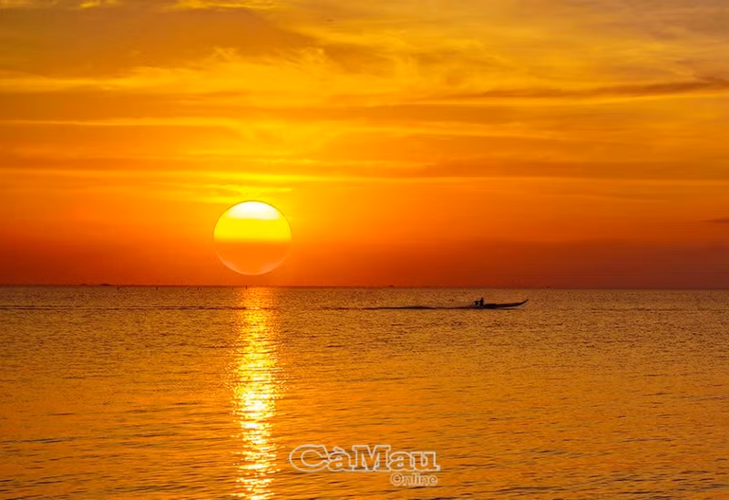 Ca Mau es el único lugar de Vietnam donde puede contemplarse el amanecer en el Mar del Este y el atardecer en el Mar del Oeste.