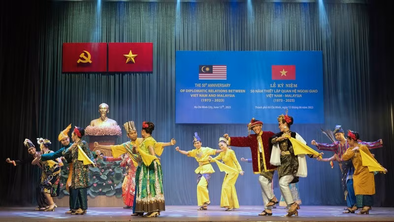 Actuación musical en el 50 aniversario de las relaciones diplomáticas entre Vietnam y Malasia. (Fotografía: El Consulado General de Malasia en Ciudad Ho Chi Minh)