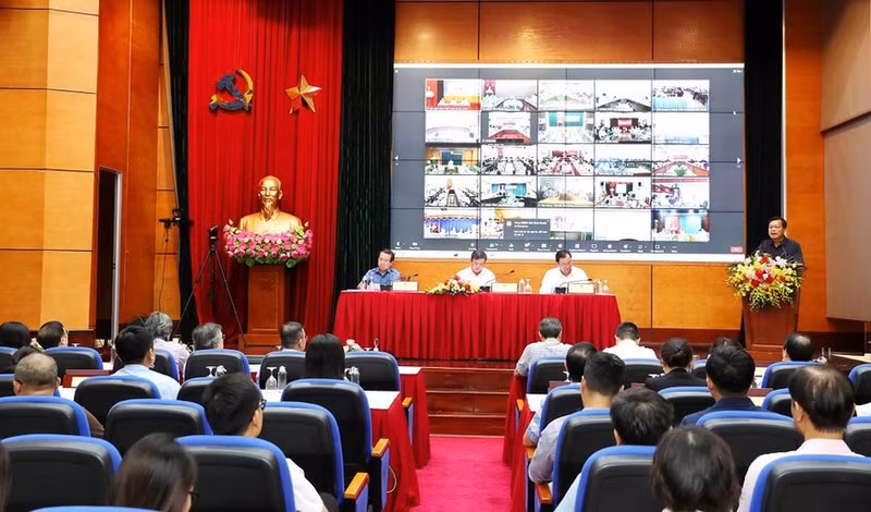 La conferencia se lleva a cabo en forma virtual y presencial. (Fotografía: VNA)
