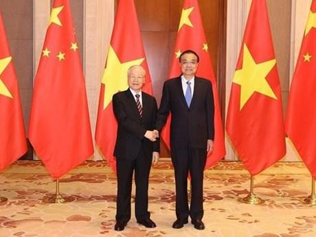 El secretario general del Partido Comunista de Vietnam (PCV), Nguyen Phu Trong (izquierda), y el primer ministro de China, Li Keqiang. (Fotografía: VNA)
